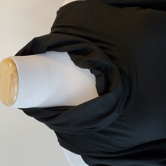 Erik Hart Cold Shoulder Black Top with gathered sleeves and ties - Size S - Picture 5 of 9